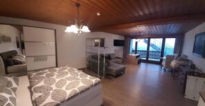 Appartement, 1 grand lit et 1 canapé-lit, balcon, vue montagne | Wi-Fi gratuit, draps fournis