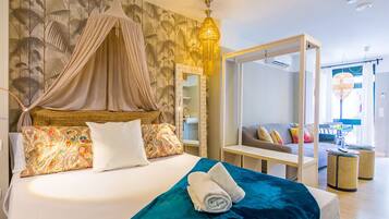 Tabla de planchar con plancha, Internet, ropa de cama