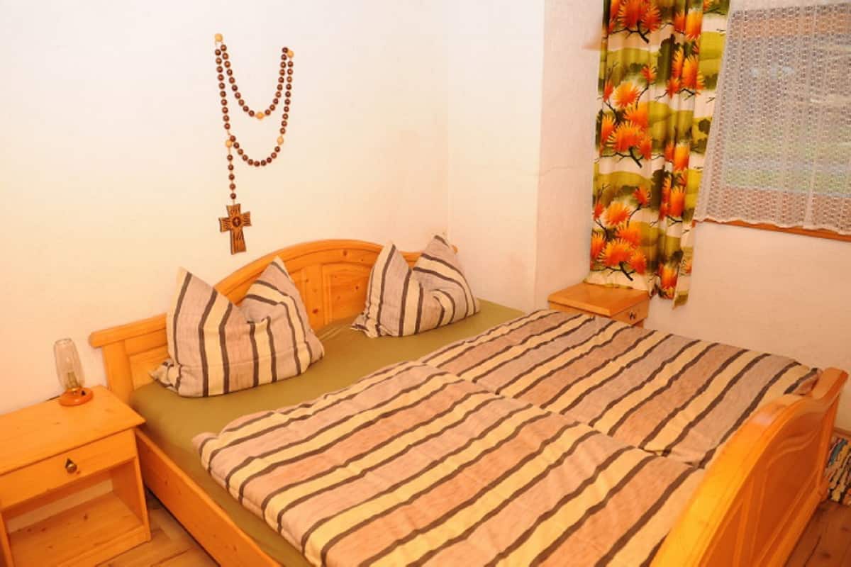 Condo, 2 Bedrooms (Burgblick) | 2 bedrooms, free WiFi
