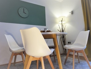 Condo, balcon (Esche) | Repas dans la chambre