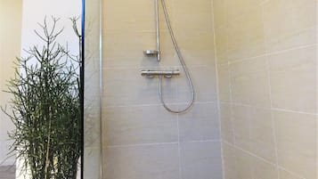 Apartment, Balkon (Esche) | Dusche im Bad