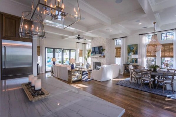 Smart TV, fireplace, stereo