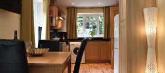 2 bedroom accommodation in Topsham, near Exeter