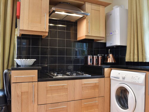 2 bedroom accommodation in Topsham, near Exeter