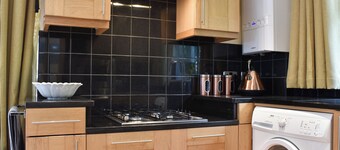 2 bedroom accommodation in Topsham, near Exeter