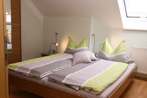 Apartment (Churfranken) | Free WiFi, bed sheets - Ferienwohnungen Haus Albert (Grossheubach)