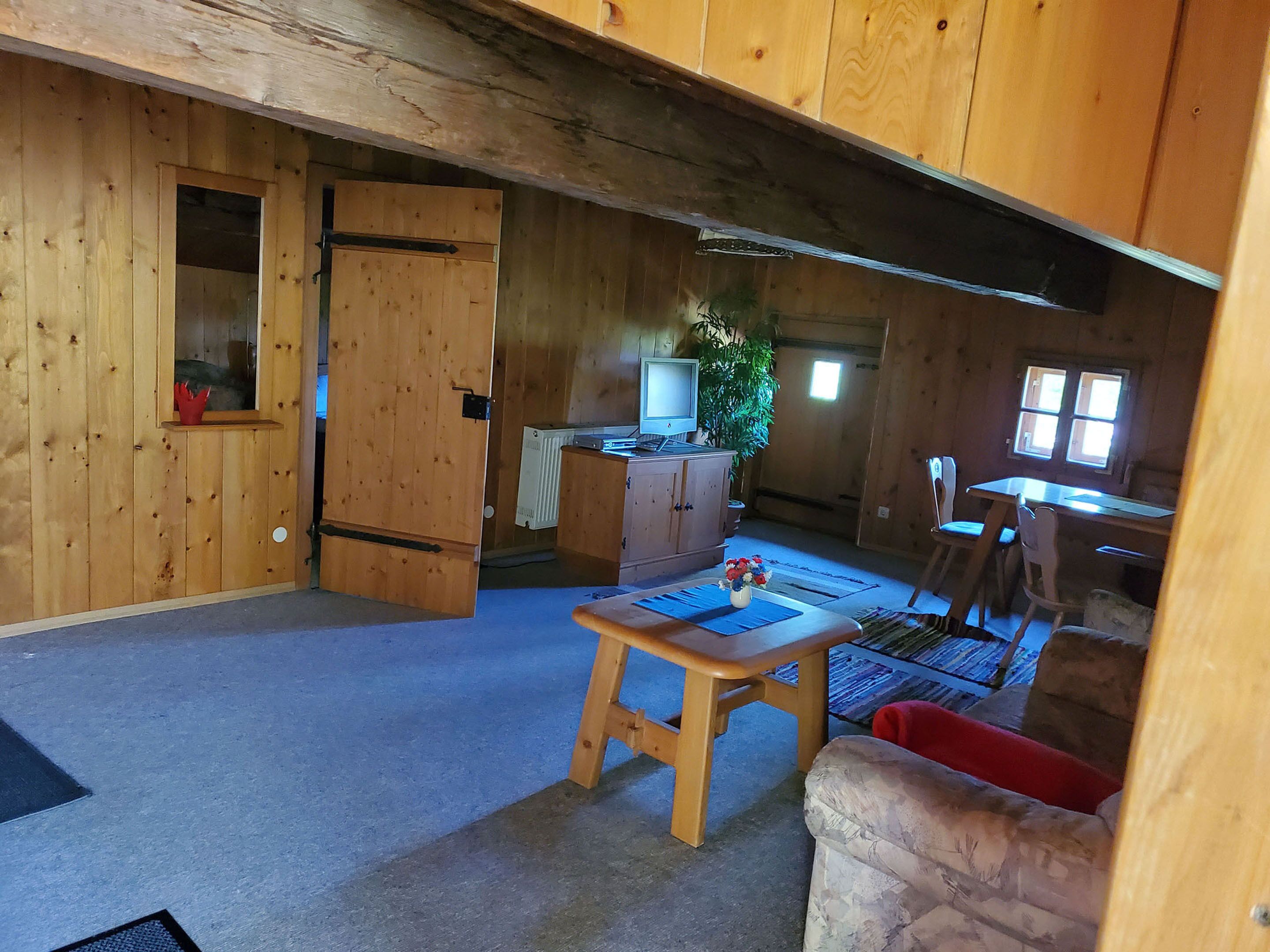 Apartment, Balkon | Wohnbereich | 32-Zoll-Fernseher mit Satellitenempfang
