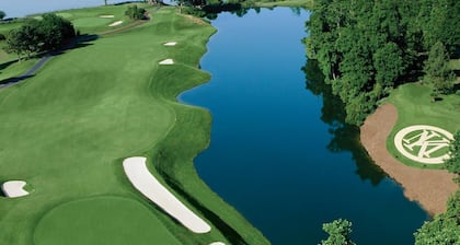 Water-view in Kingsmill, 10 minutes to Busch Gardens & Colonial Williamsburg!
