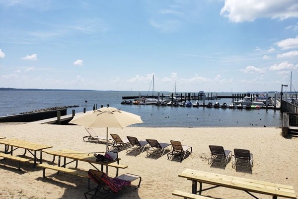 Una playa cerca, toallas de playa