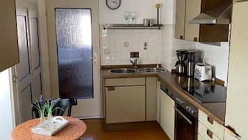 Appartement | Privékeuken | Een magnetron, een oven, een vaatwasser