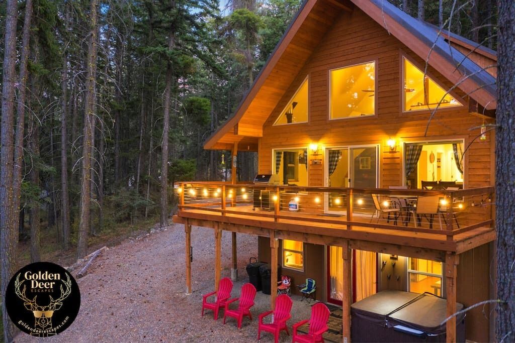 Stuart View Lodge · Amazing Mt Views | Fire Pit | Relaxing Hot Tub | Foosball |