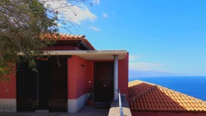 A red building with a tiled roof overlooking the sea. - The best views of the island of Tenerife (Juan Fernández)