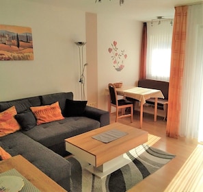 Apartment | Living area | Flat-screen TV