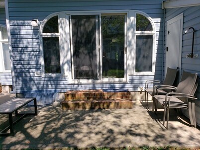 Available off season clean & cozy townhome. Near historic Lewes and bike trails.