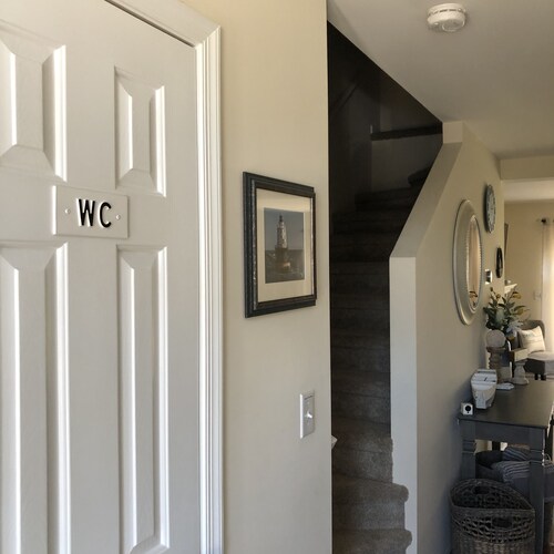 Cozy, clean townhome. East Rte 1. Near historic Lewes, trails, 5 mins from beach