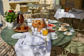 Free daily full breakfast