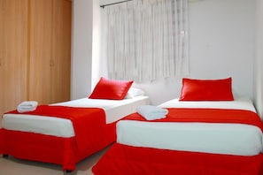 Standard Double Room | Individually furnished, free WiFi, bed sheets - Apartahotel Los Cerezos (Neiva)