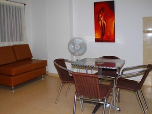 Individually furnished, free WiFi, bed sheets - Apartahotel Los Cerezos (Neiva)