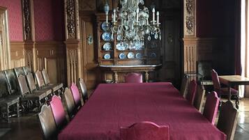 Exclusive Apartment, Ensuite, Park View (Château) | Restaurant