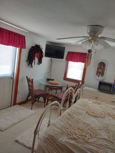Beautiful Ocean Front Studio with direct beach and access to a deck. 