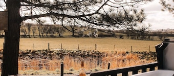 Keer Side Lodge, Luxury Lodge With Private hot tub at Pine Lake Resort