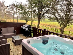 Familienchalet, eigenes Bad, Flussblick | Außenbereich