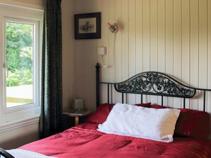 2 bedrooms, bed sheets - The Garden House - UK10987 (The Narth, near Monmouth)