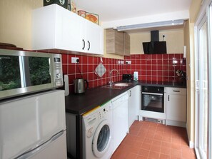 Rentaplats i utensilis de cuina, vaixella i coberteria