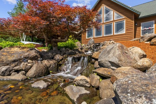 Views and Wineries Surround You On 15 Acres In This Wine Country Get Away