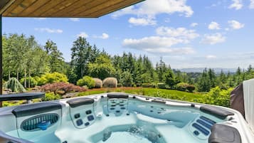 Bañera de hidromasaje al aire libre