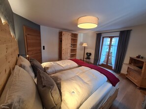 2 bedrooms, in-room safe, iron/ironing board, travel cot