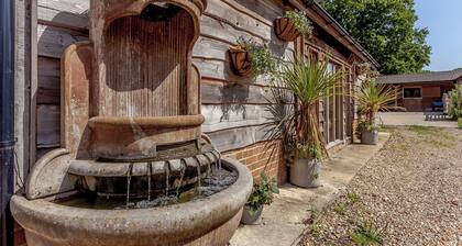 2 bedroom accommodation in Bury Gate, near Pulborough