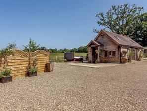 Exterior - 2 bedroom accommodation in Bury Gate, near Pulborough (Bury Gate, near Pulborough)