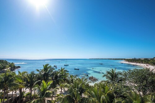 Vain huvila kauneimmalla rannalla Paratiisissa!