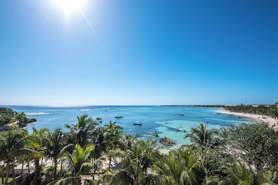 Ak Villa-Akumal Bay, the ONLY villa on the prettiest beach in Paradise!