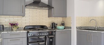 5 bedroom accommodation in Wimborne