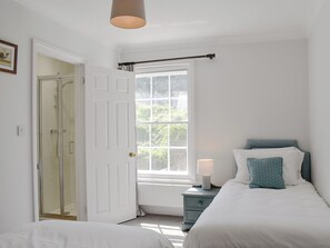 5 bedrooms, free WiFi, bed sheets