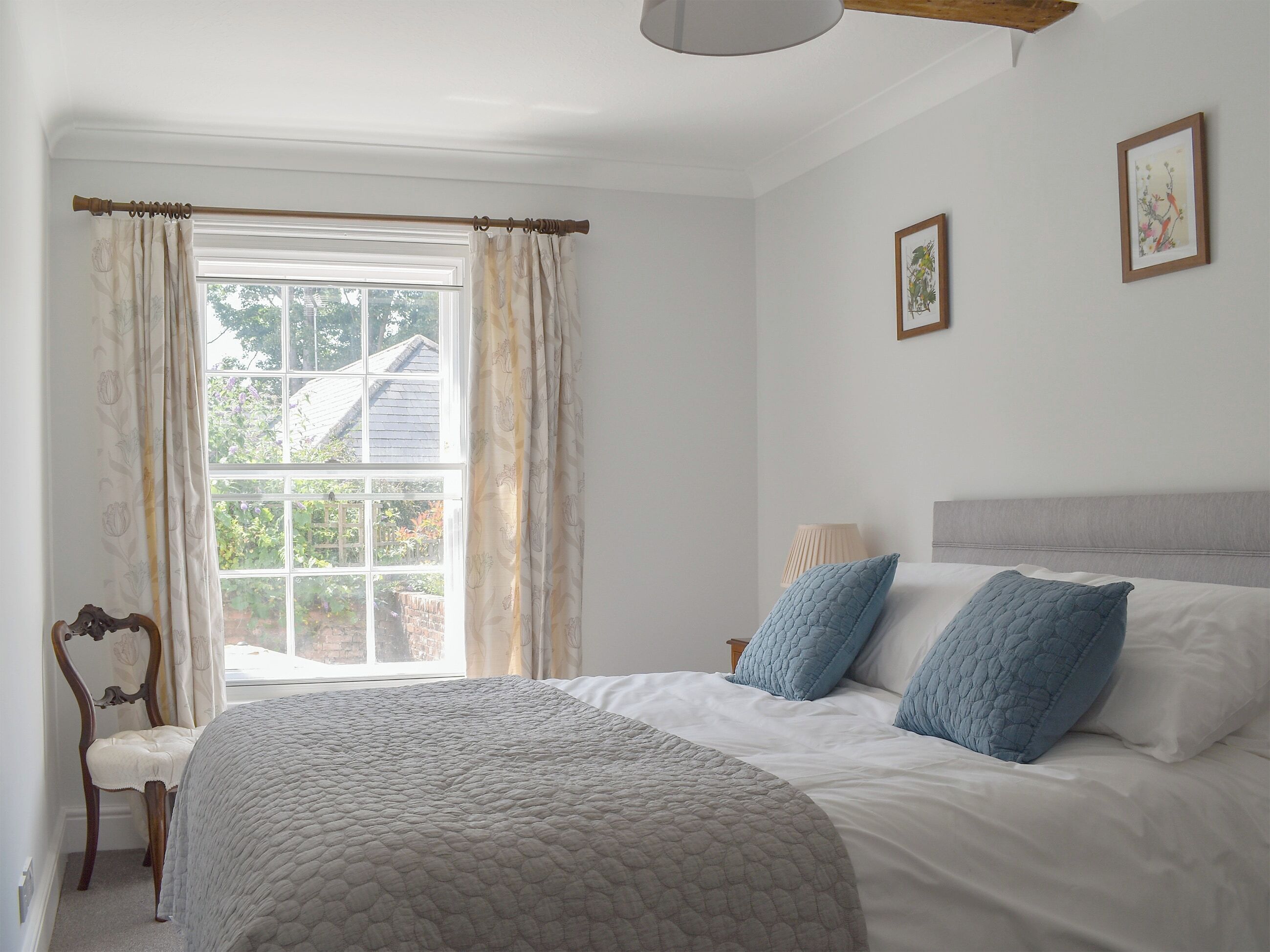 5 bedrooms, free WiFi, bed sheets