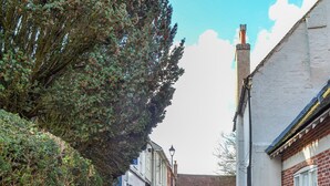 A narrow street with a pub named "The White Hart" on the right. - 5 bedroom accommodation in Wimborne (Wimborne)