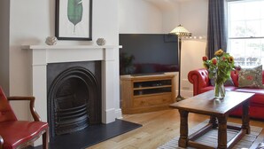 TV, fireplace - 5 bedroom accommodation in Wimborne (Wimborne)