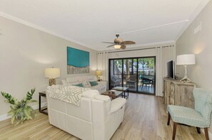 Flatskjerm-TV og bordtennis