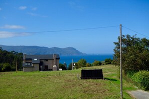 Property grounds - Lovely home with ocean views just a 5 minute walk to stunning beaches! (Céltigos)