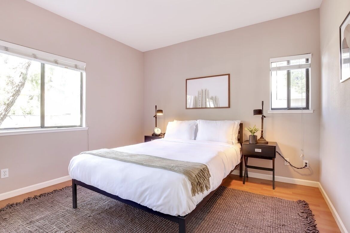 Beautiful, Clean and Private Condo with Parking in San Jose!