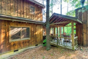 Property grounds - Woolly Bugger | 2BR Cabin in Blue Ridge, GA (Blue Ridge)