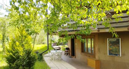 Spacieux et cosy appartement avec terrasse et vue sur le jardin Ă 3 min. du lac