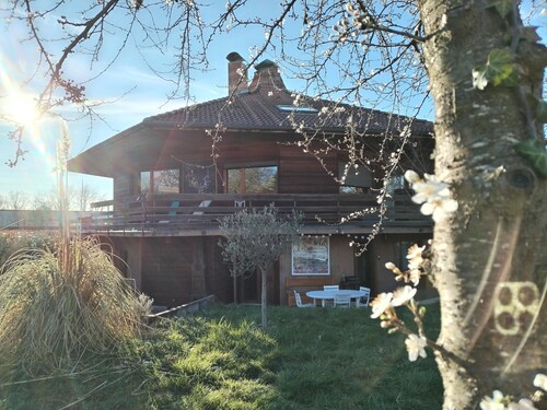 Cosy apartment with terrace and garden view 3 minutes from the lake