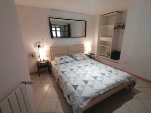 1 quarto, Wi-Fi de cortesia, roupa de cama