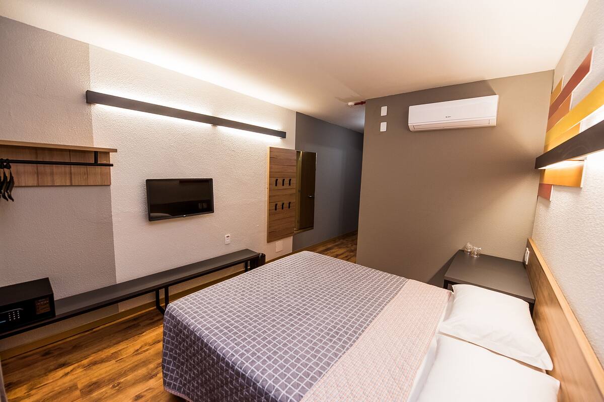 standard room, 1 double bed, accessible | minibar, desk, soundproofing, free wifi