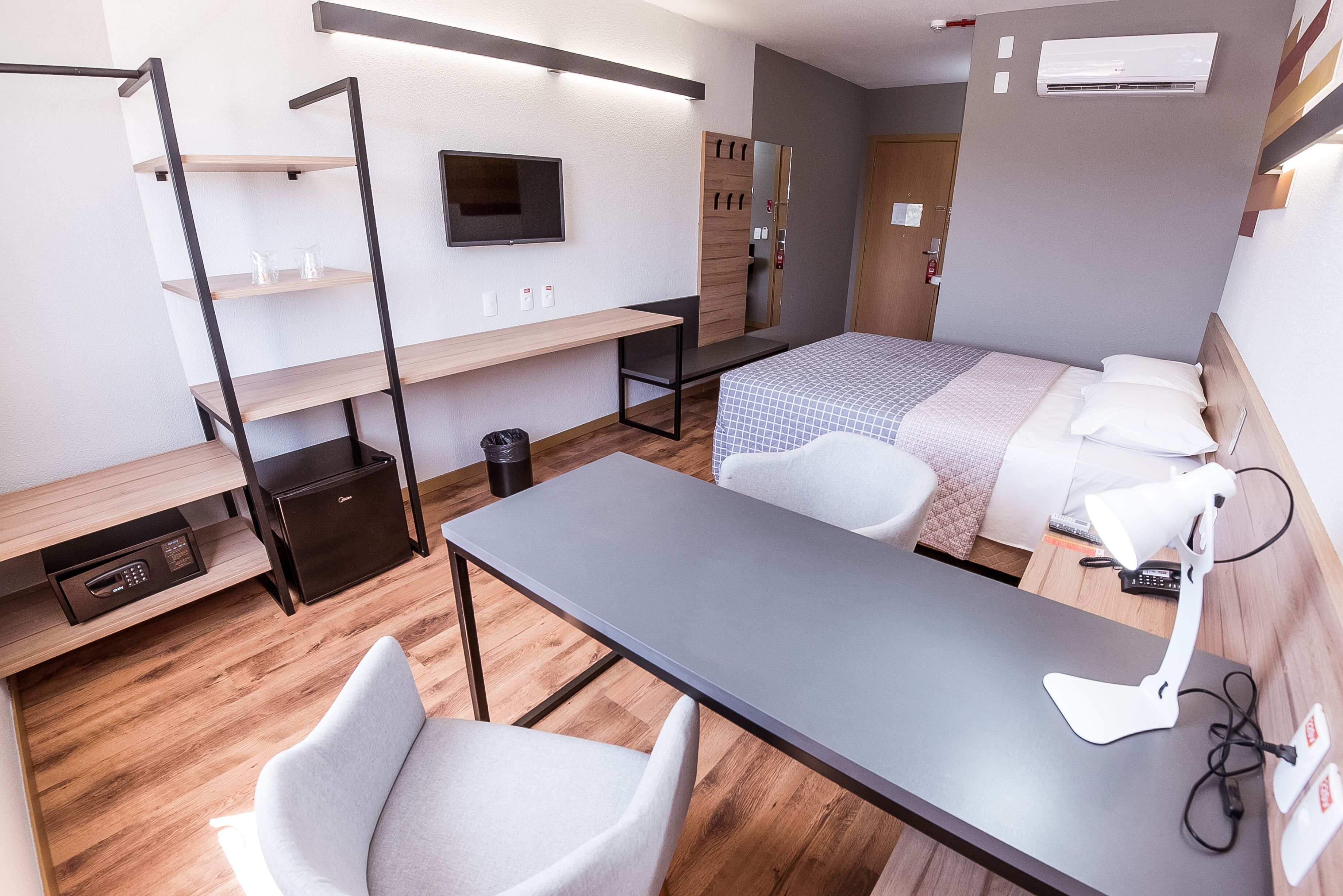 standard room, 1 double bed | minibar, desk, soundproofing, free wifi