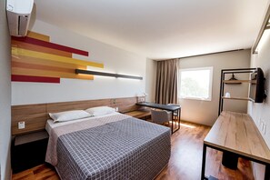 Chambre Standard, 1 lit double | Minibar, bureau, chambres insonorisées, Wi-Fi gratuit